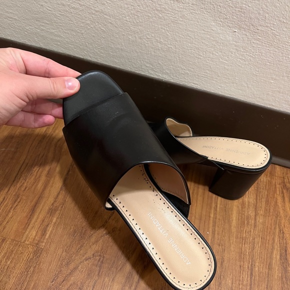 BLACK HEELS - Picture 5 of 6